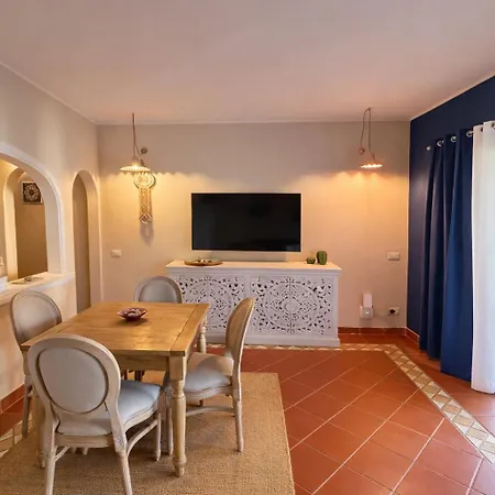 Spiagge Private E Giardino Tatil Evi *